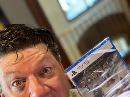 Первый в мире диск для PlayStation 5 Глава Gearbox Software Рэнди Питчфорд и первый игровой диск для PlayStation 5